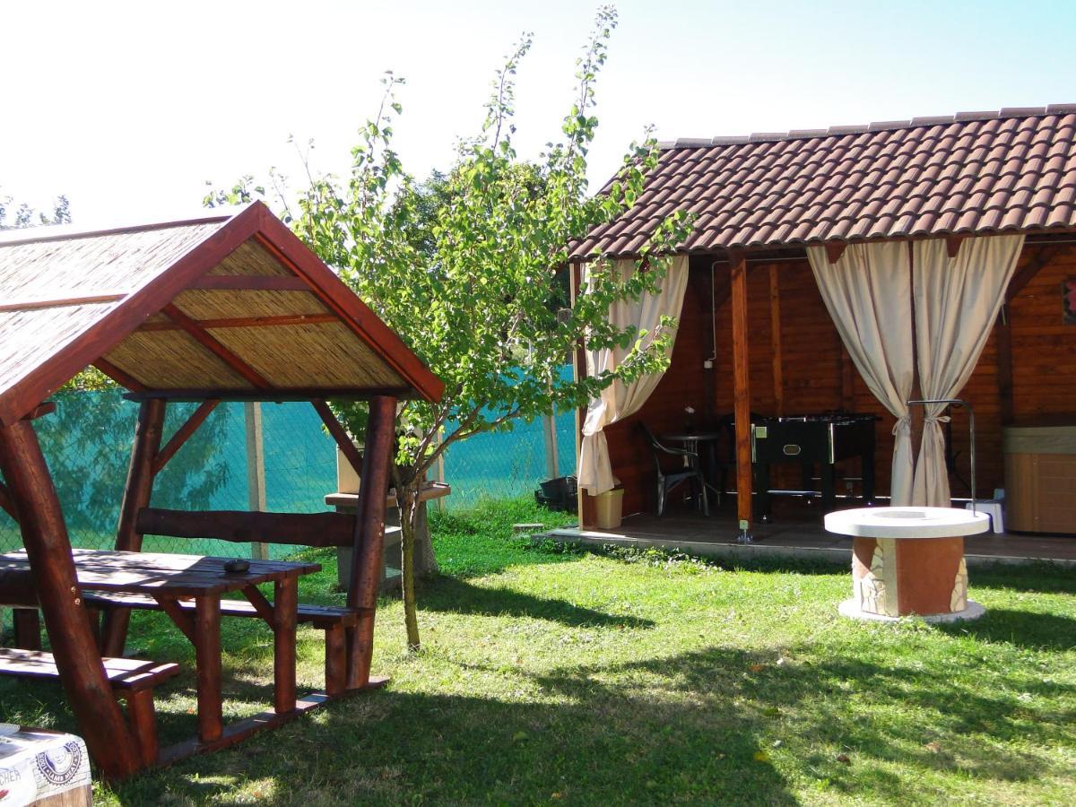 Vadrozsa Vendeghaz-Apartman Demjén Dış mekan fotoğraf
