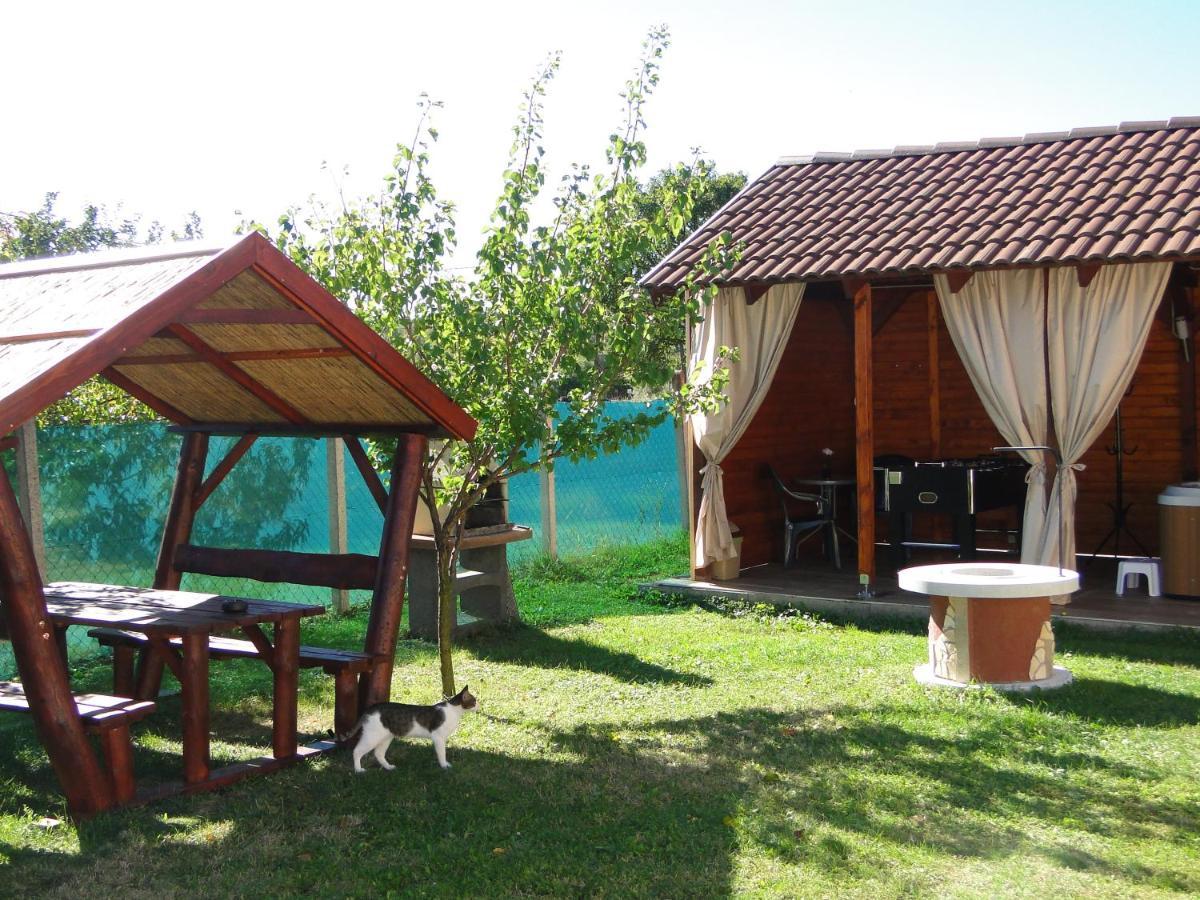 Vadrozsa Vendeghaz-Apartman Demjén Dış mekan fotoğraf