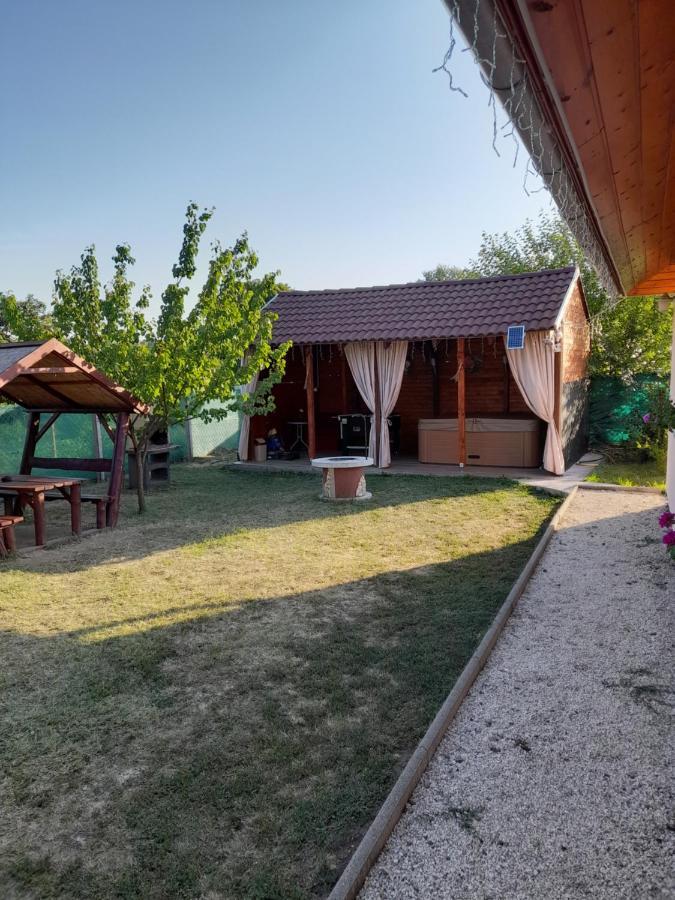 Vadrozsa Vendeghaz-Apartman Demjén Dış mekan fotoğraf